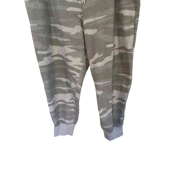 Aerie gray camo sweat pants with draw string size L - Picture 5 of 7
